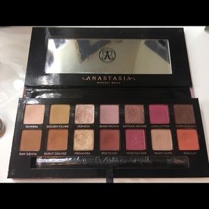 Anastasia Beverly Hills Modern Renaissance